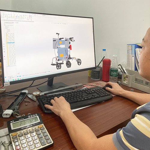 Dinglian engineer using CAD software to design aluminum shower chair frame