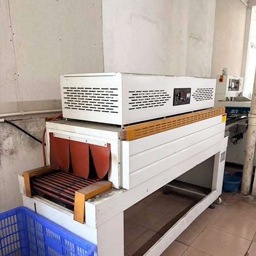 Thermoplastic packaging film used to protect anodized aluminum frames