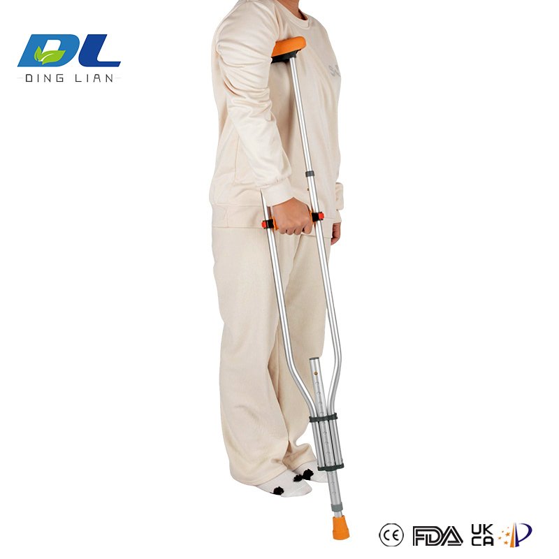 Underarm crutches 5072 made of lightweight aluminum with padded underarm support