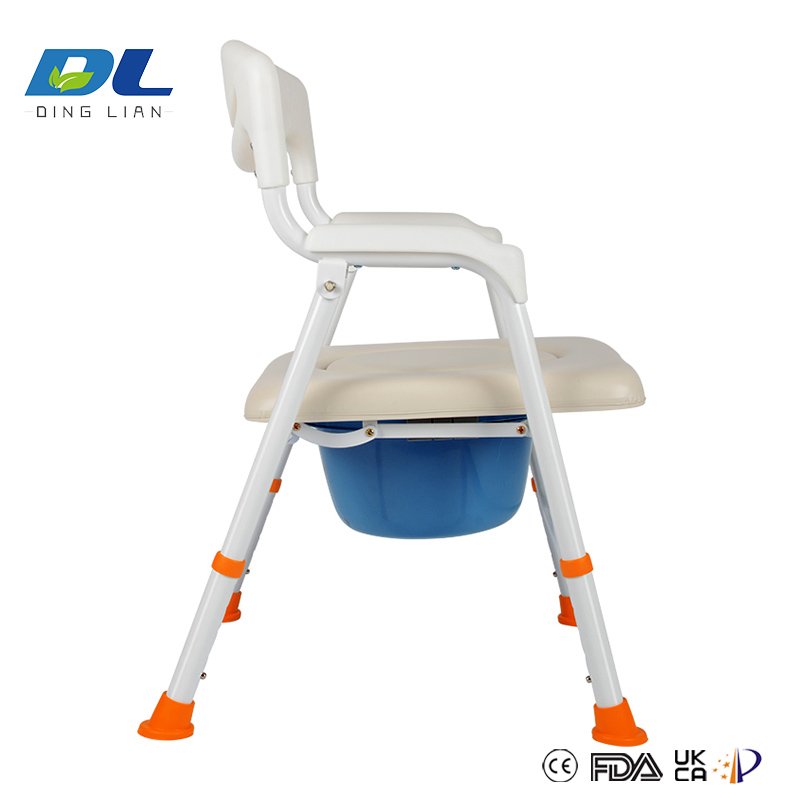 Padded seat and supportive armrests on DL-6018 foldable chair