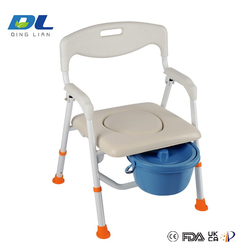 Horseshoe-shaped non-slip feet on DL-6018 toilet chair base
