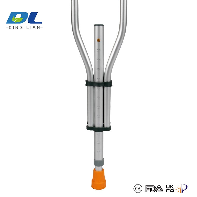 Underarm crutches DL-5072 with dual handgrip positions for improved user comfort and support